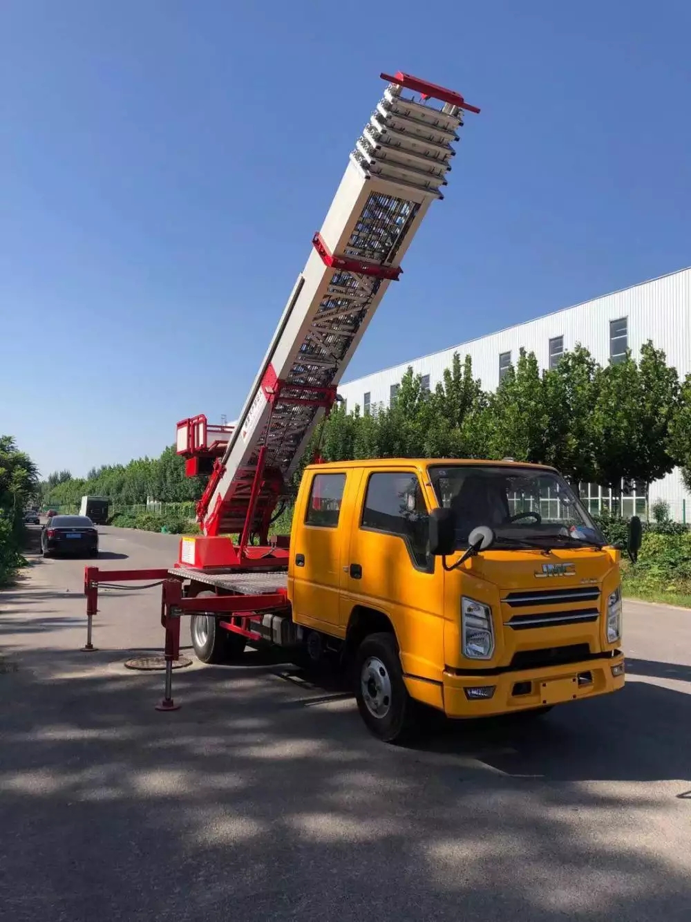 泉州附近的云梯车出租服务：轻松解决高空作业需求